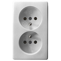 Białe podwójne gniazdo z uziemieniem Ospel Kappa